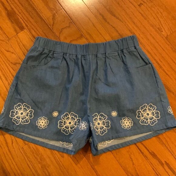 Umgee Size Medium pull on elastic waist shorts w/pockets/embroidery detail NWOT - Picture 1 of 9